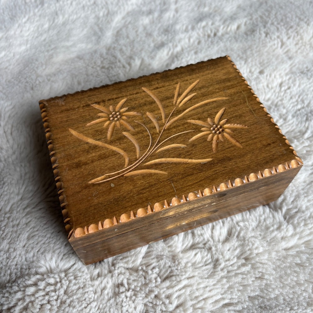 Vintage Cuendet Swiss Music Box Hand Carved Wood Lara's Theme Edelweiss Works